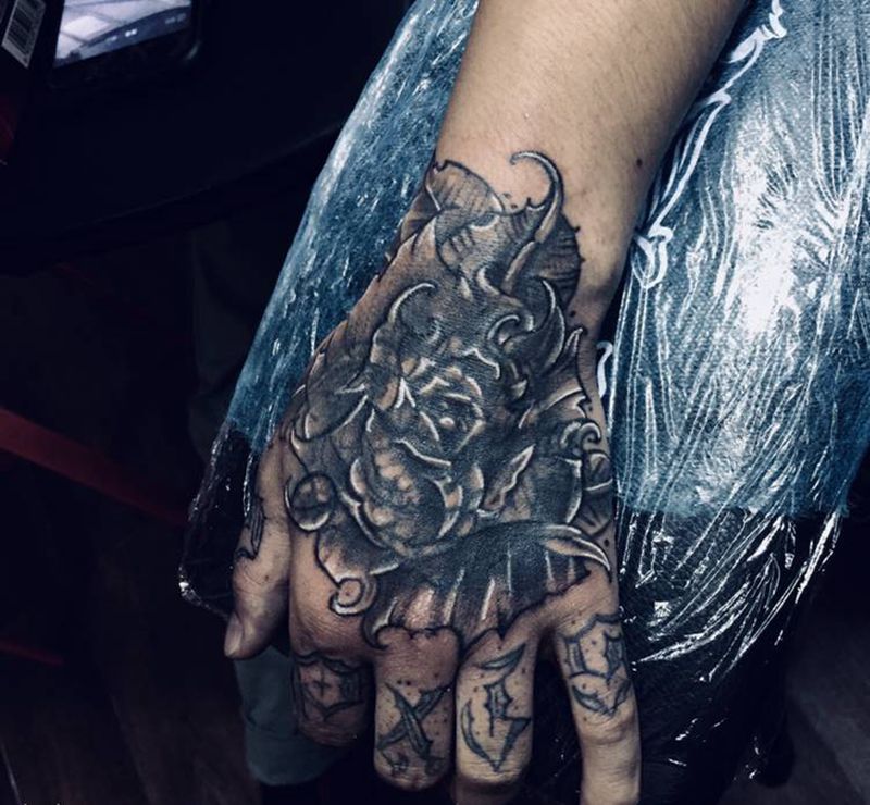 手背纹身图片_手部纹身图案