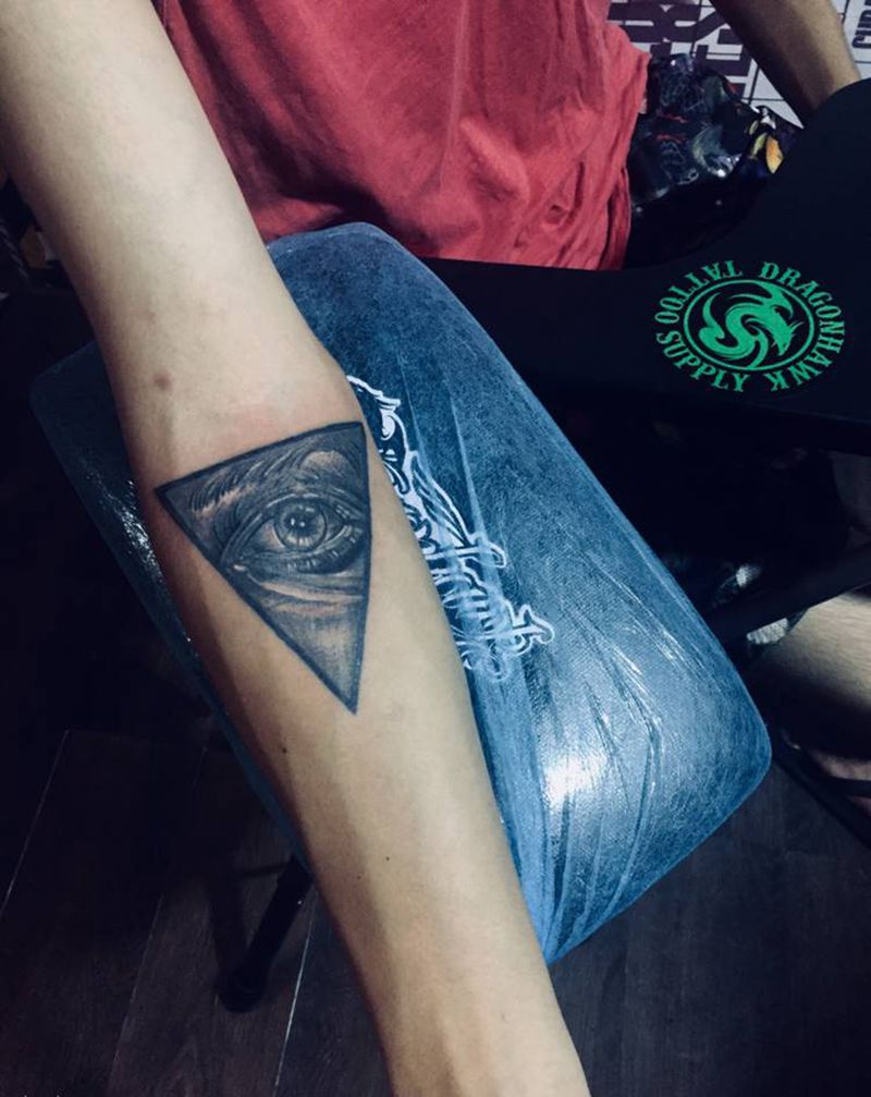 眼睛纹身图片_手臂纹身图案