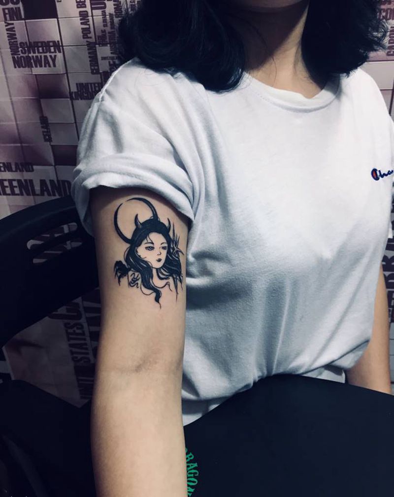 大臂小图纹身图片_手臂纹身图案