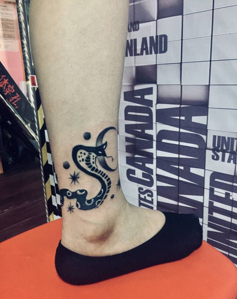 眼镜蛇纹身图片_腿部纹身图案