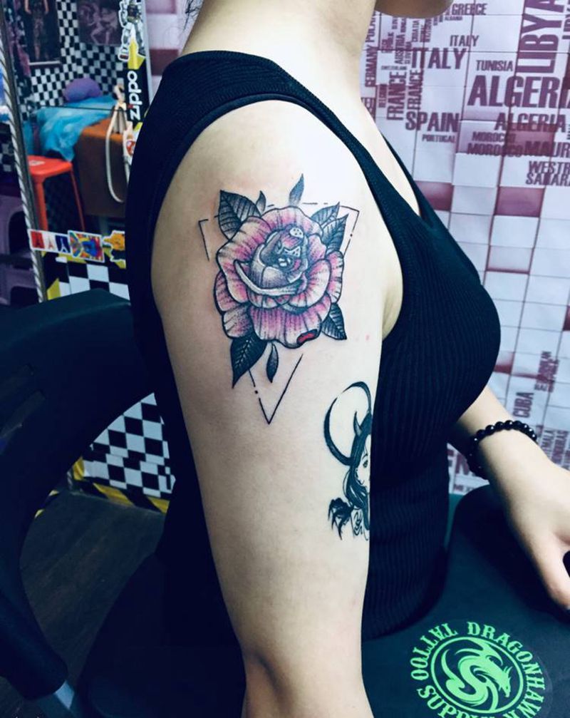 大臂花遮盖纹身图片_手臂纹身图案