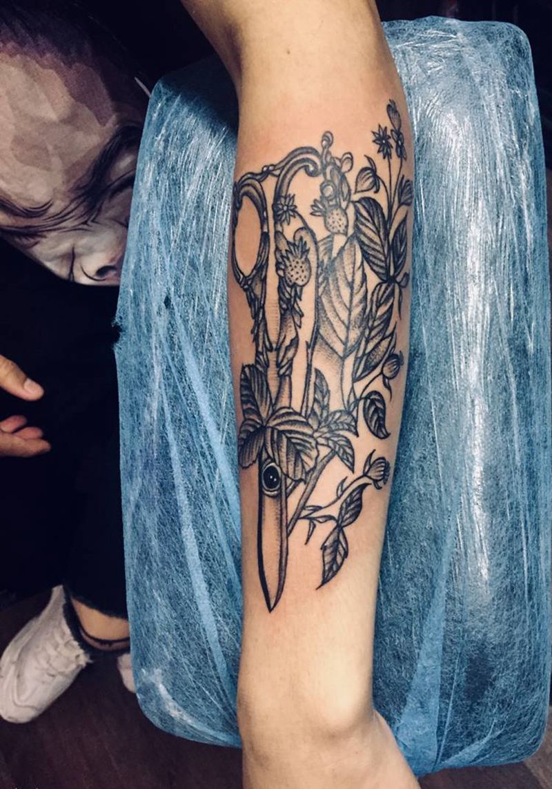 剪刀纹身图片_手臂纹身图案