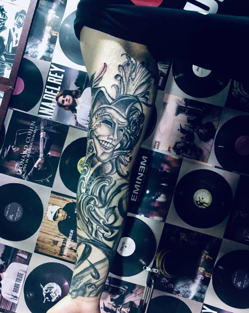 小丑纹身图片_手臂纹身图案