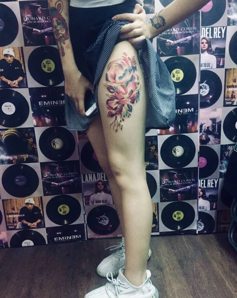 彩色花纹身图片_腿部纹身图案