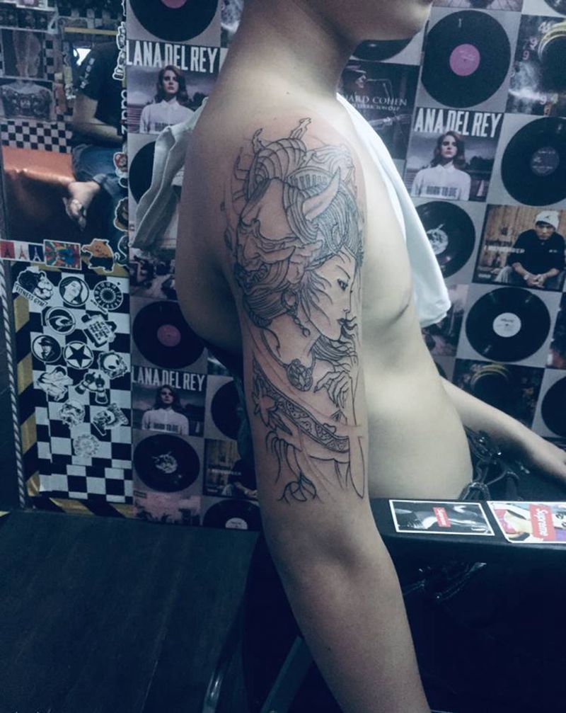 手臂艺妓线条纹身图片_手臂纹身图案