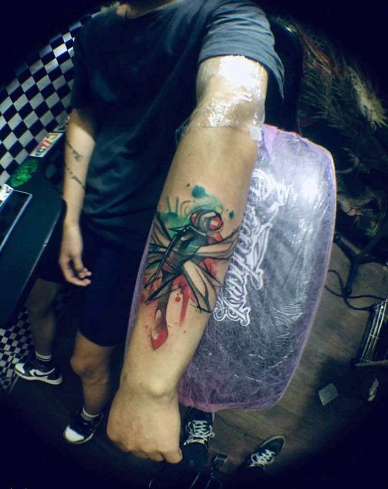 蜻蜓纹身图片_手臂纹身图案