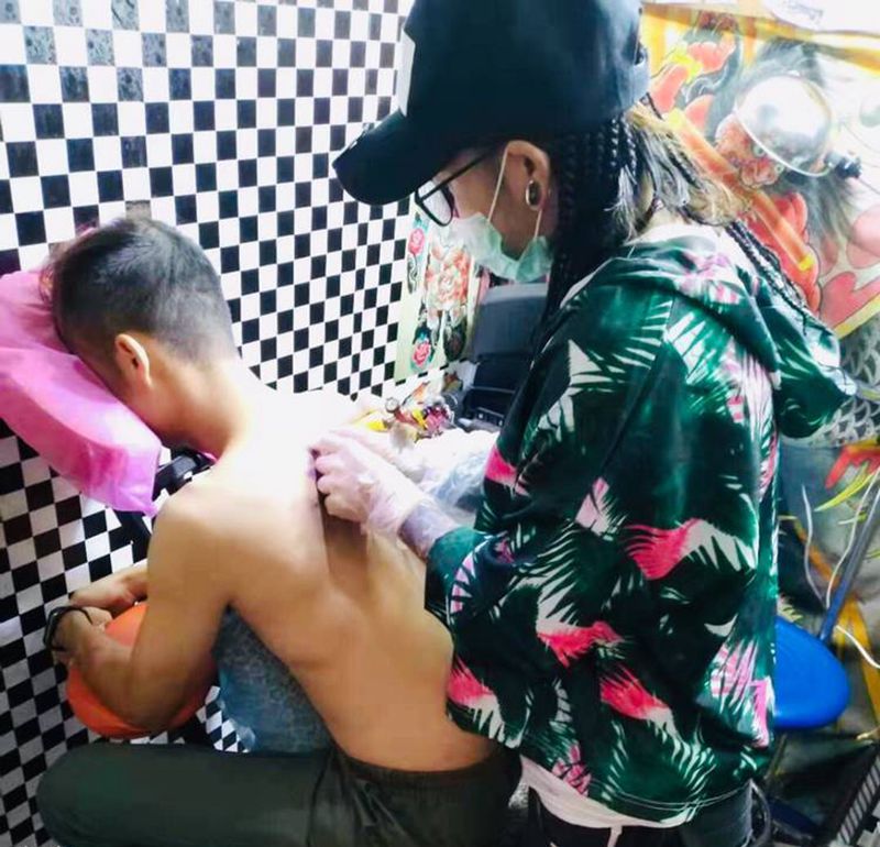 日常工作纹身图片_背部纹身图案