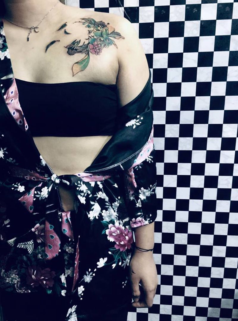 肩膀花纹身图片_肩部纹身图案