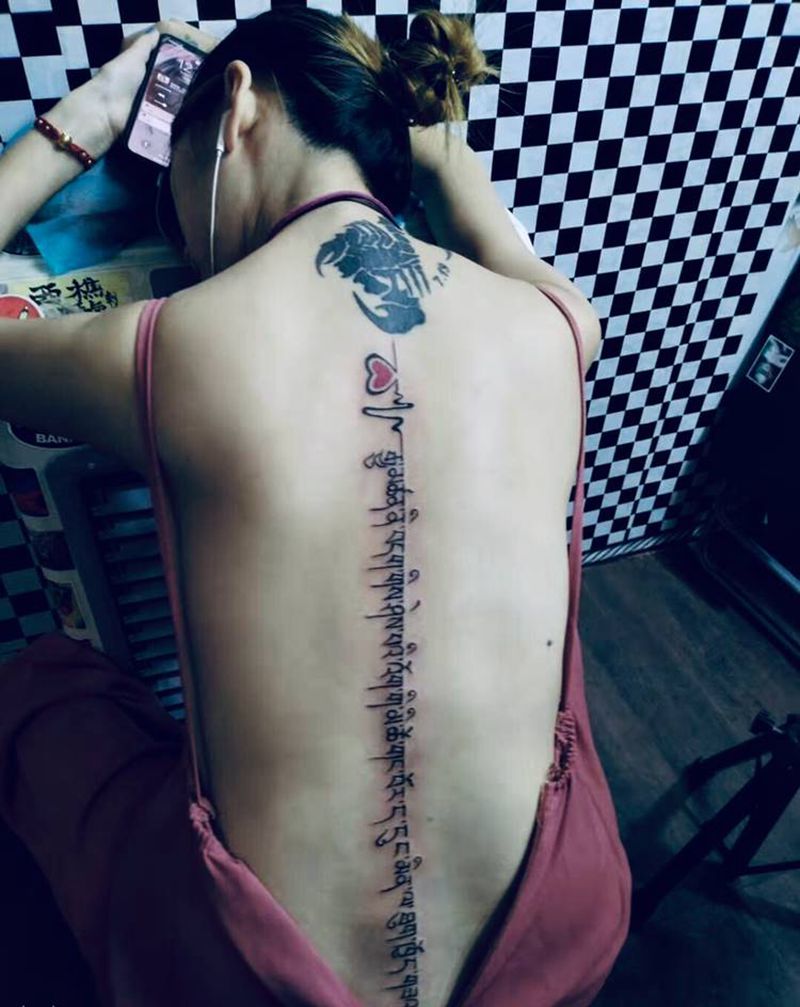 梵文纹身图片_背部纹身图案