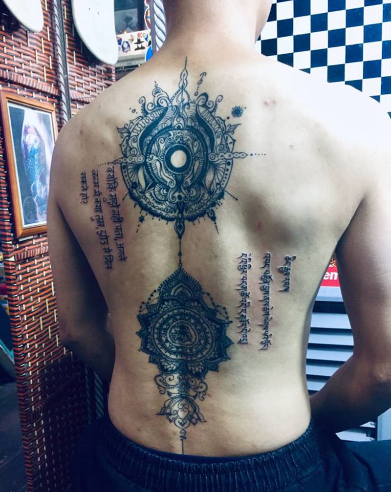 符文纹身图片_背部纹身图案