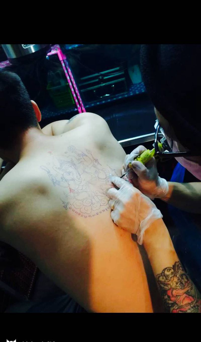 日常纹身图片_背部纹身图案