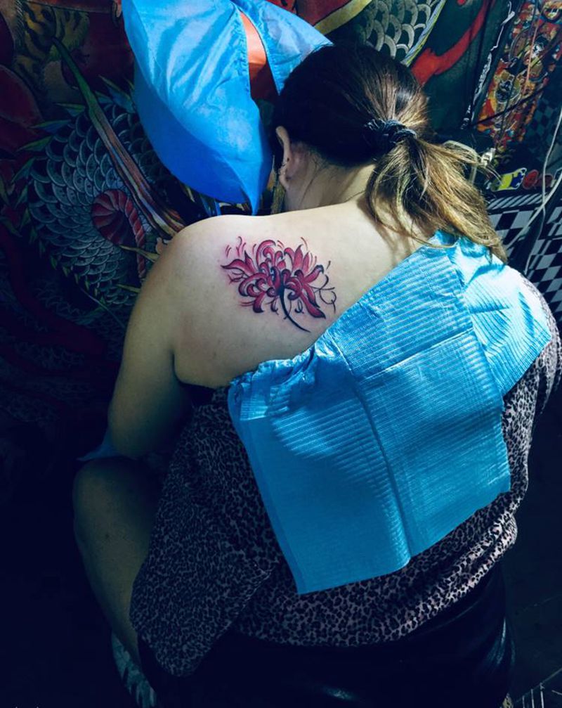 彼岸花纹身图片_背部纹身图案
