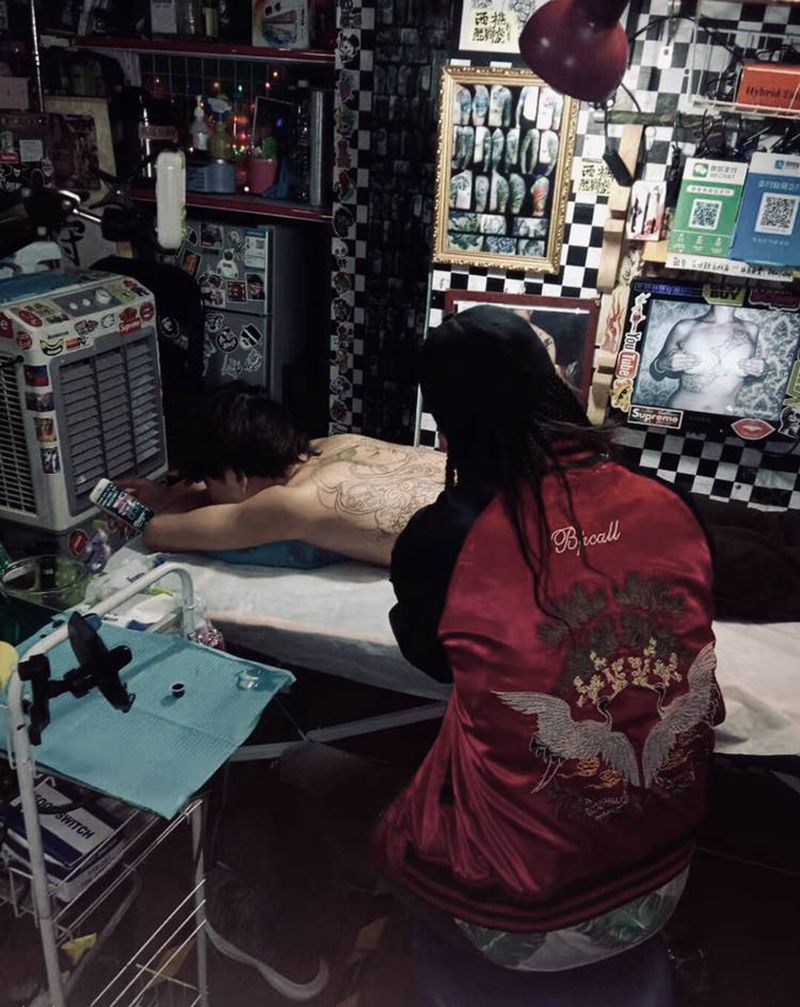 保温床纹身图片_背部纹身图案