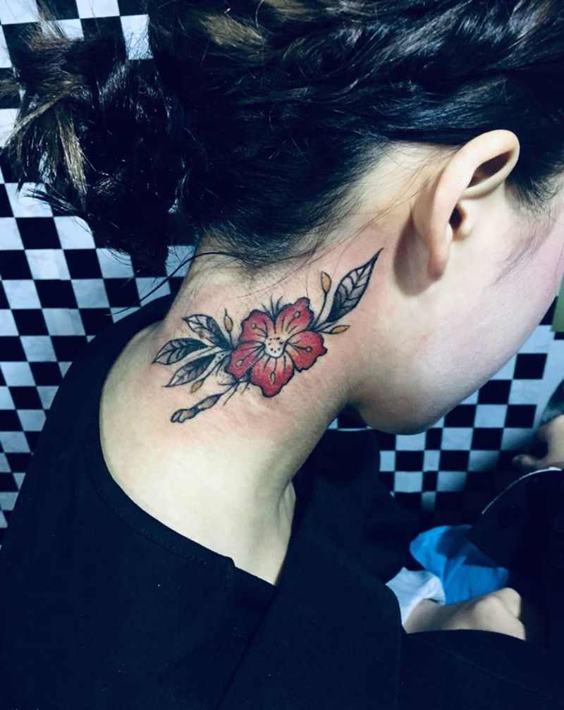 花纹身图片_颈部纹身图案