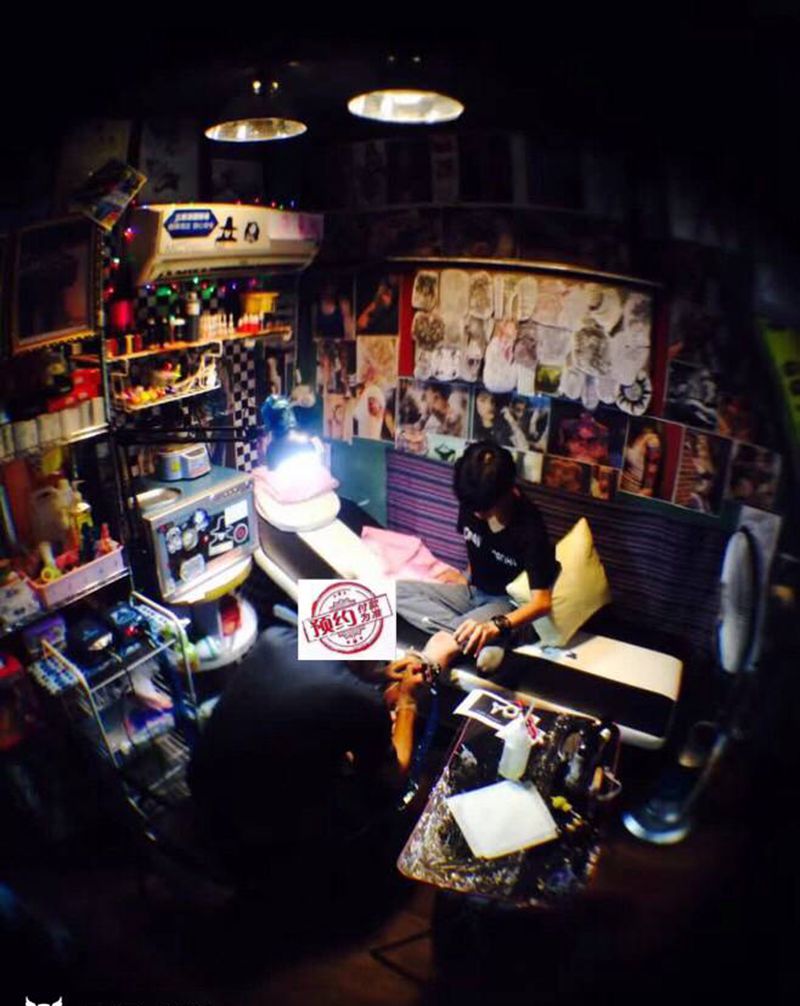 驻点狮虎纹身图片_腿部纹身图案