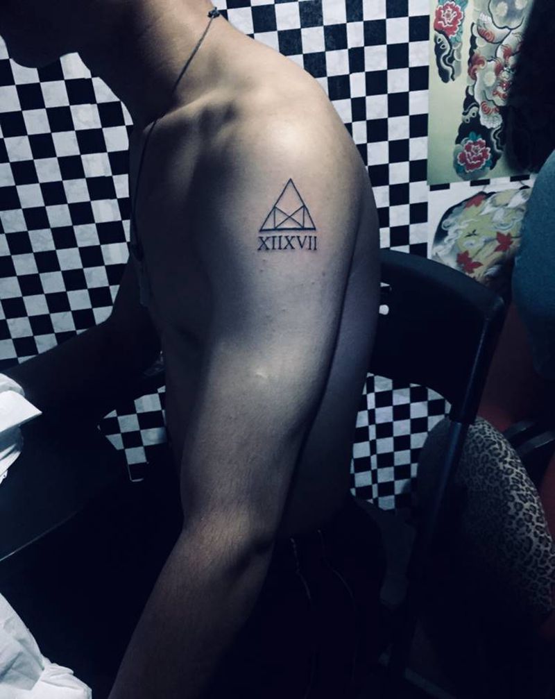 三角纹身图片_手臂纹身图案