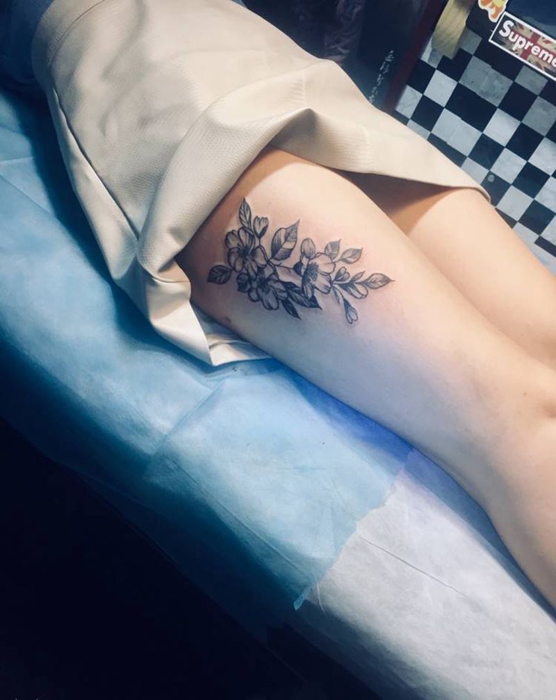 素花纹身图片_腿部纹身图案