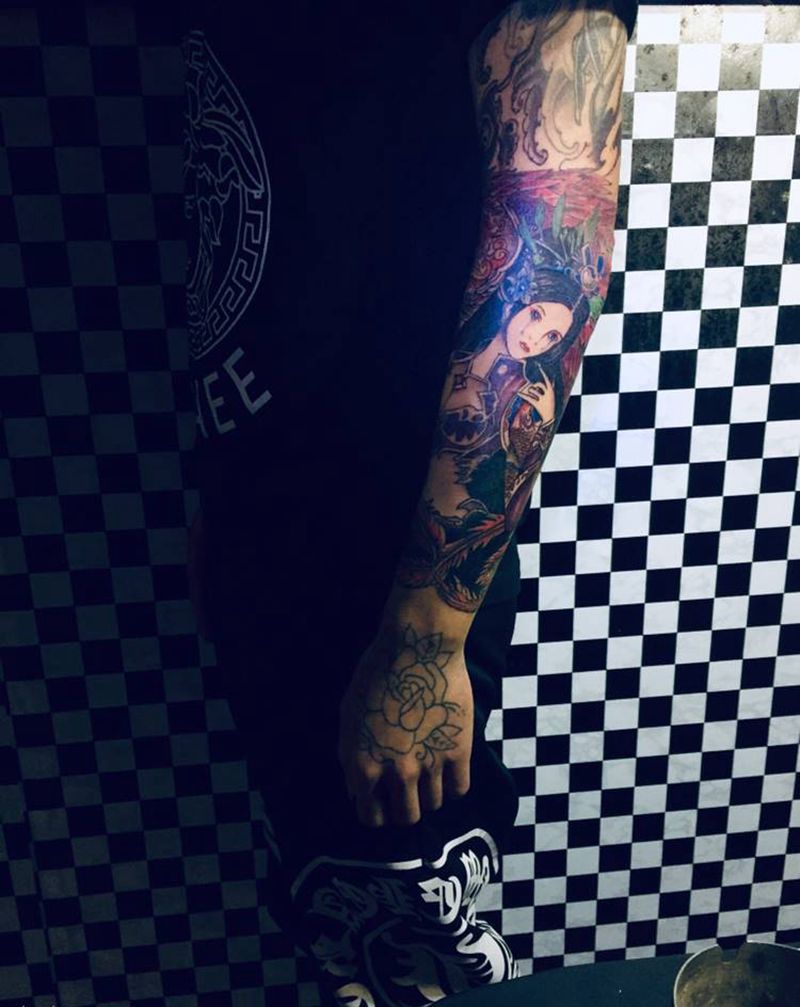 美女包小臂纹身图片_手臂纹身图案