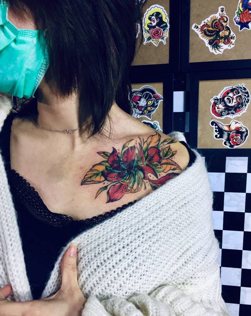 锁骨遮盖纹身图片_肩部纹身图案