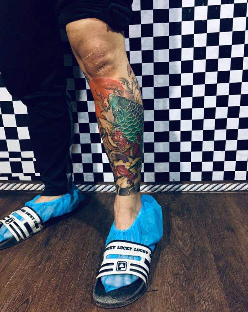 还在恢复中结痂纹身图片_腿部纹身图案