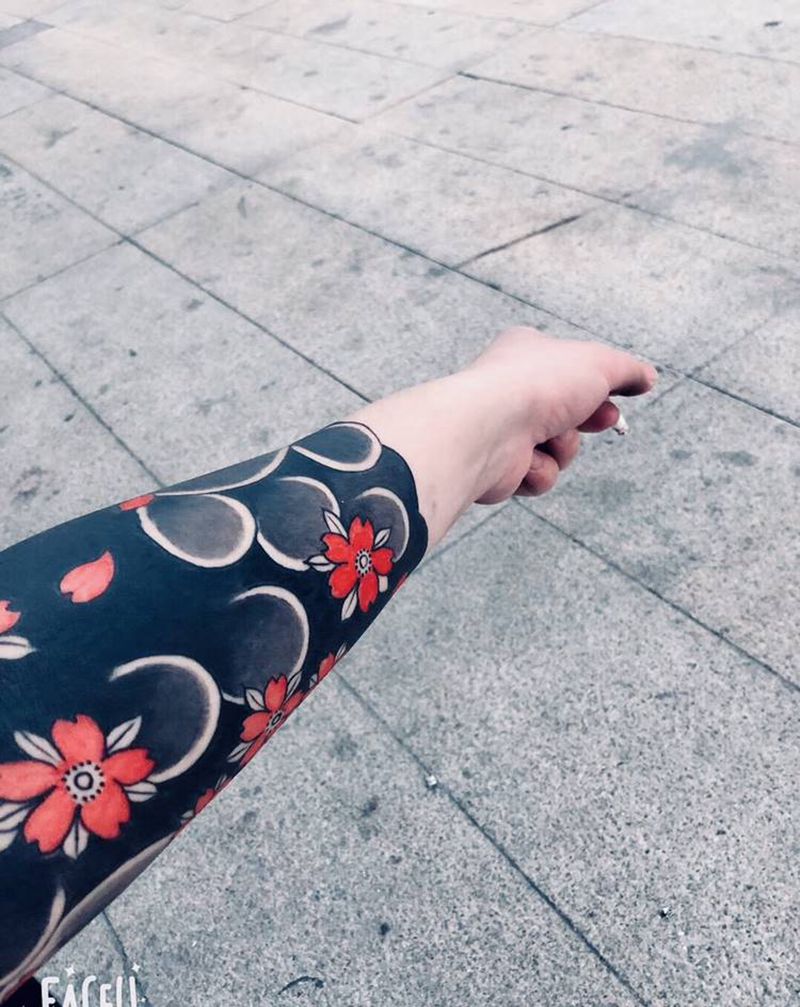 花的颜色用水笔画一下看效果纹身图片_手臂纹身图案