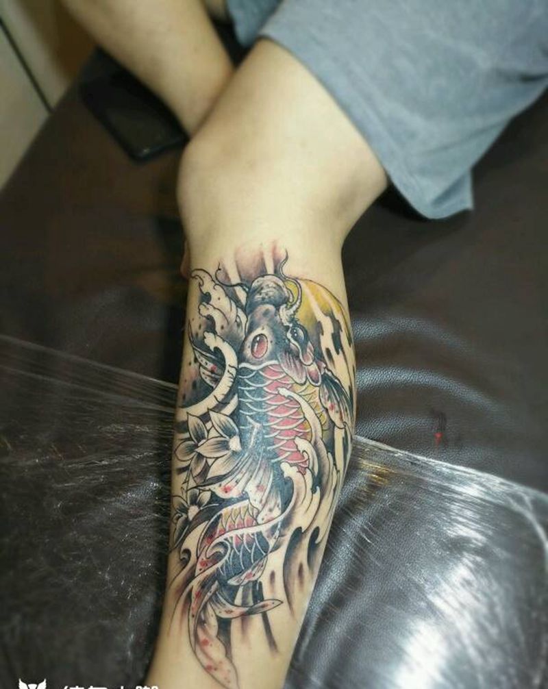 鱼纹身图片_腿部动物成品纹身图案