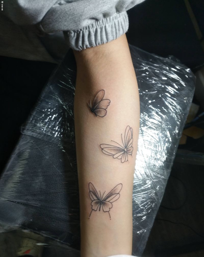 蝴蝶纹身图片_手臂New SchoolOld School纹身图案