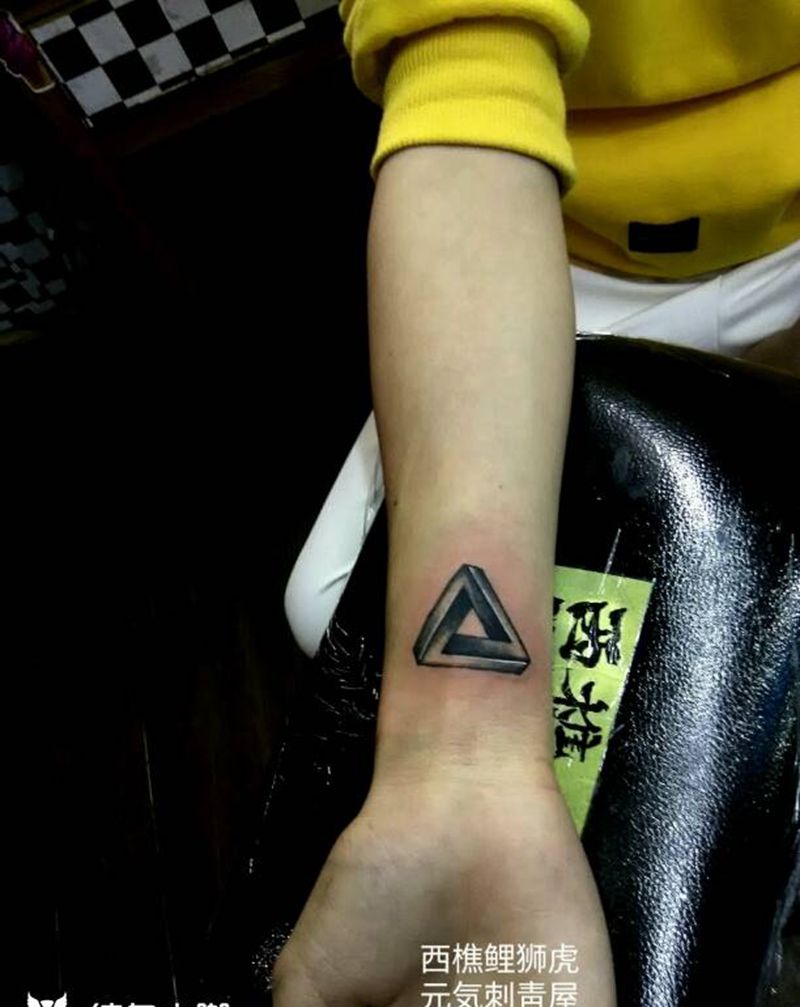 三角纹身图片