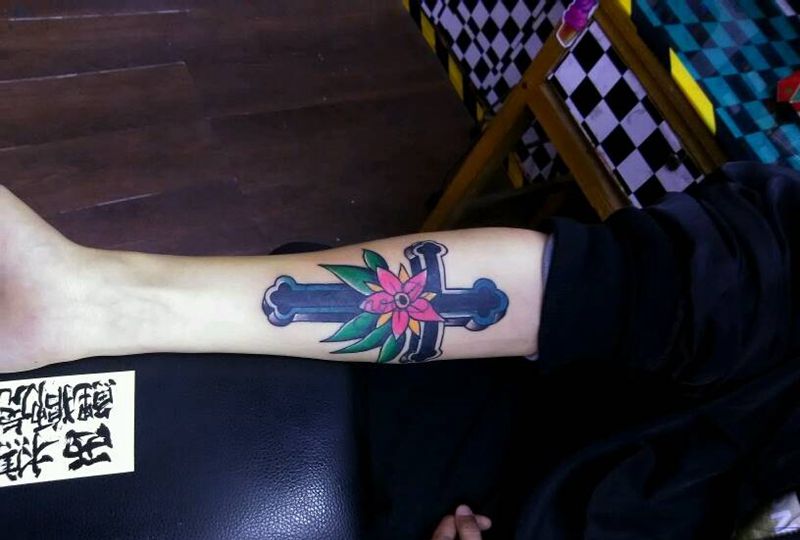 十字架纹身图片