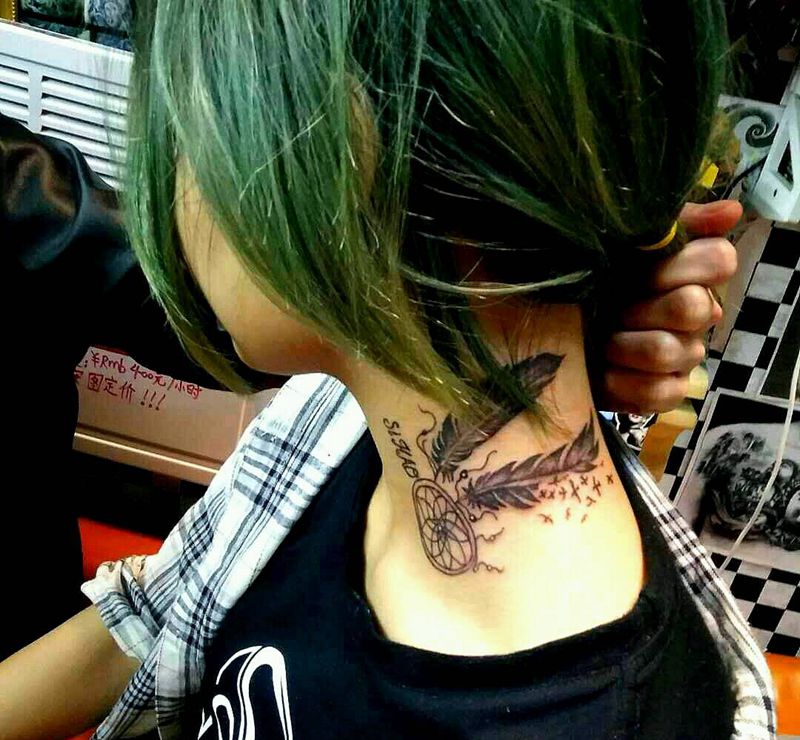 捕梦网纹身图片_颈部纹身图案