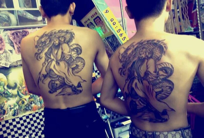 双背纹身图片