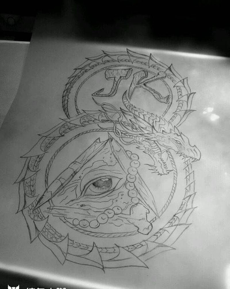 衔尾龙纹身图片