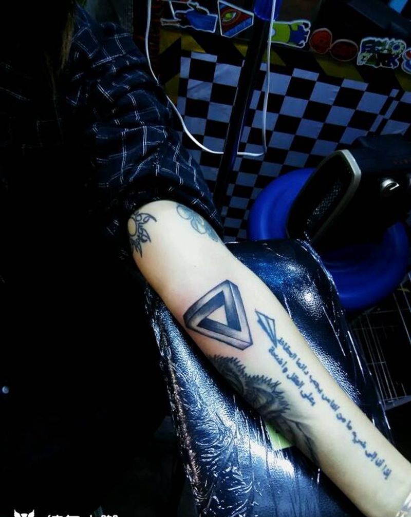 三角纹身图片