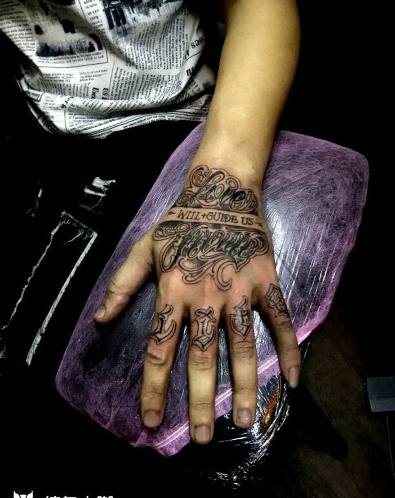 手背奇卡诺纹身图片_手部纹身图案