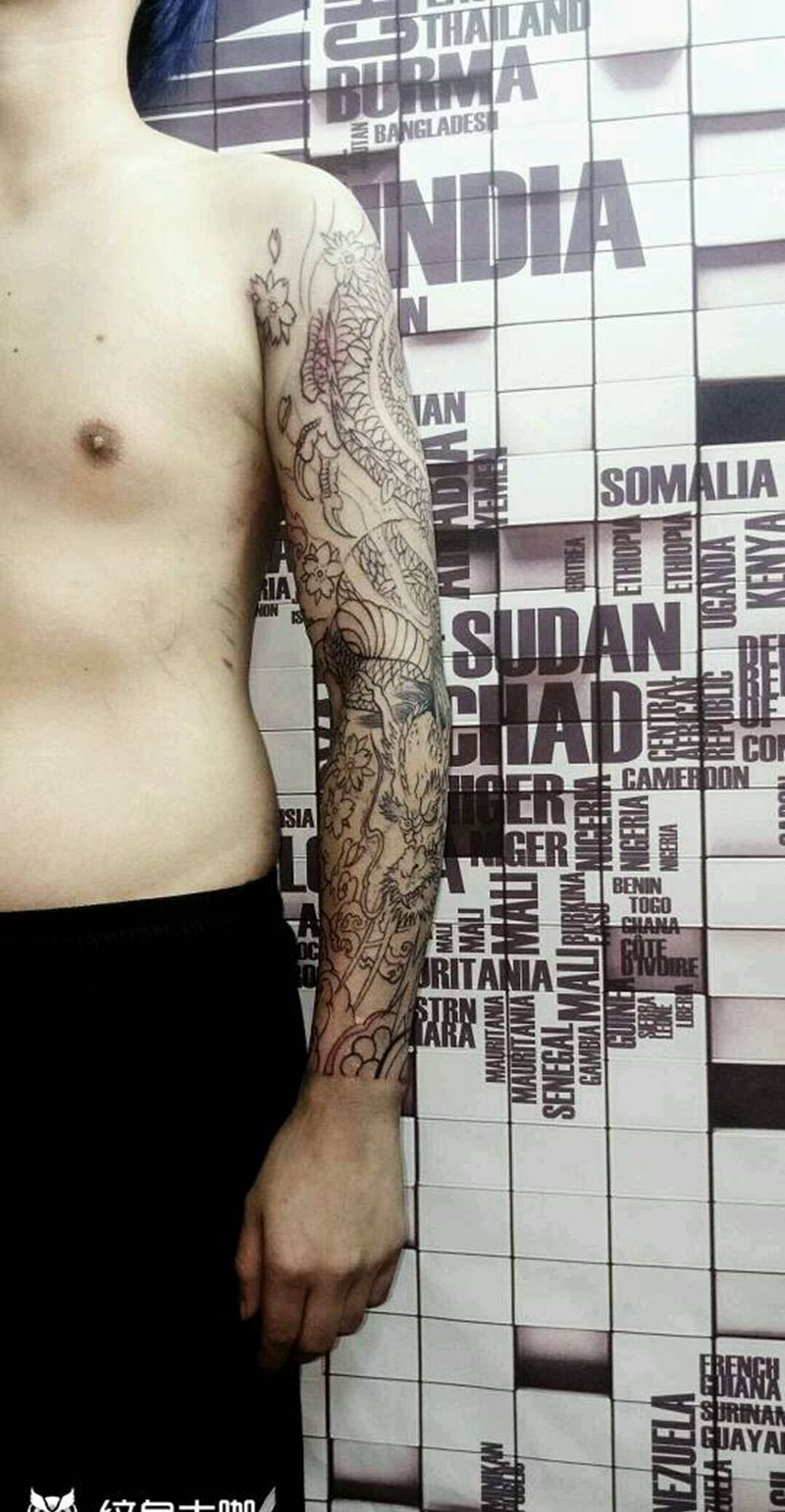 花臂线条纹身图片_手臂纹身图案