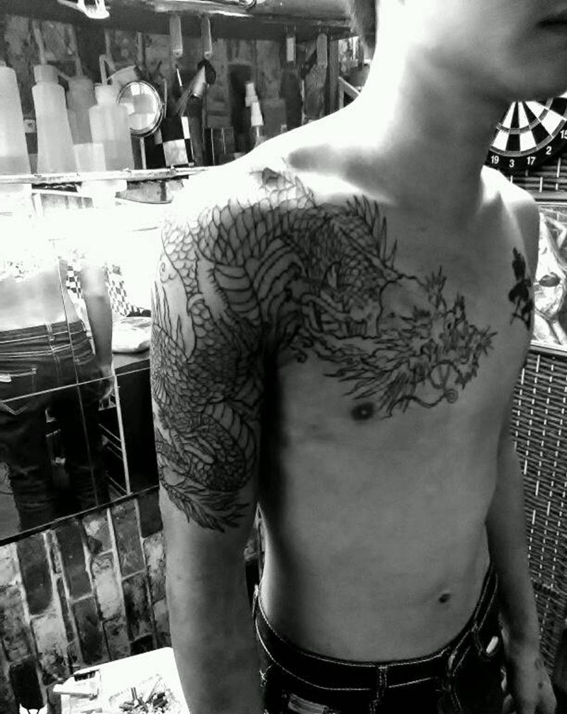 半甲龙纹身图片