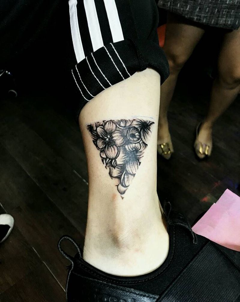 三角花纹身图片