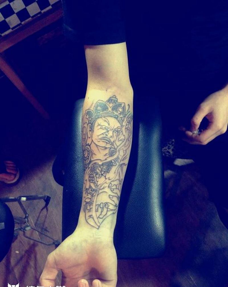 黄财神线条纹身图片