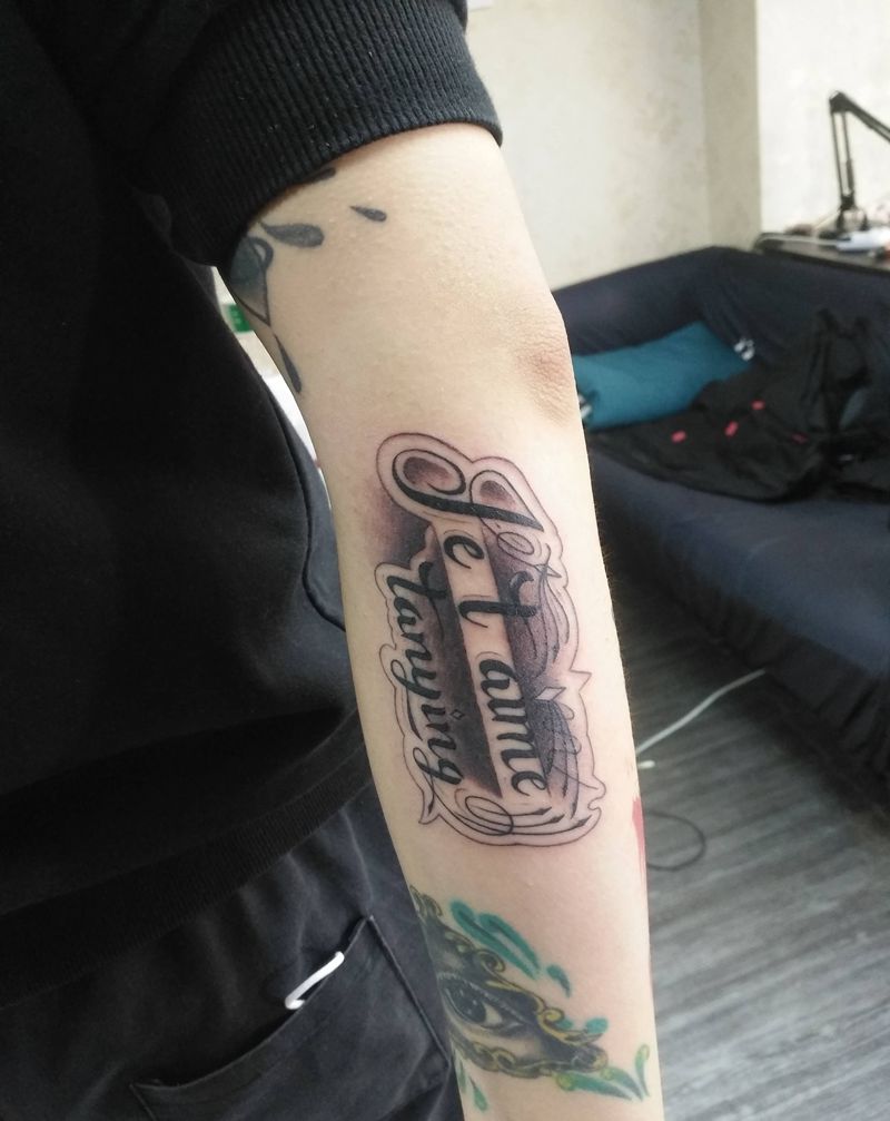 花体字纹身图片_手臂手部花体字New School纹身图案