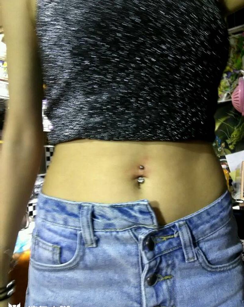 肚脐钉纹身图片_腹部纹身图案