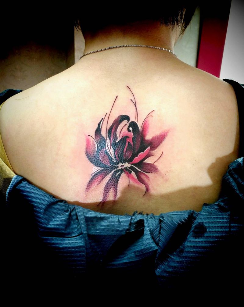 彼岸花纹身图片_背部水彩纹身图案