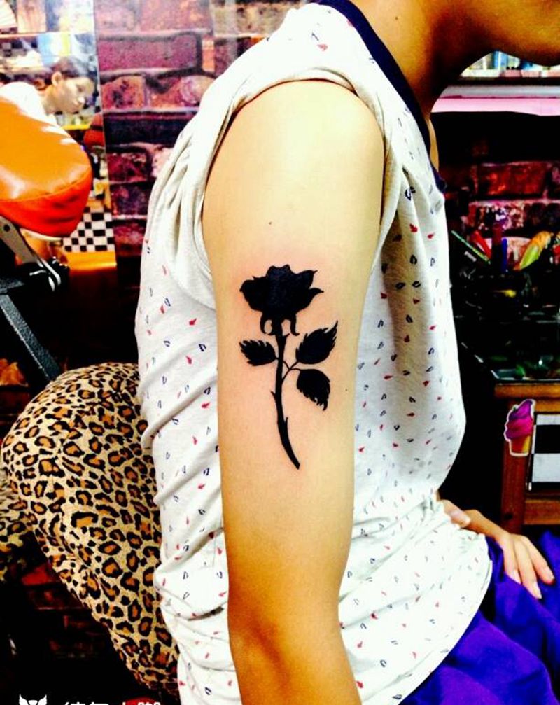 黑玫瑰纹身图片