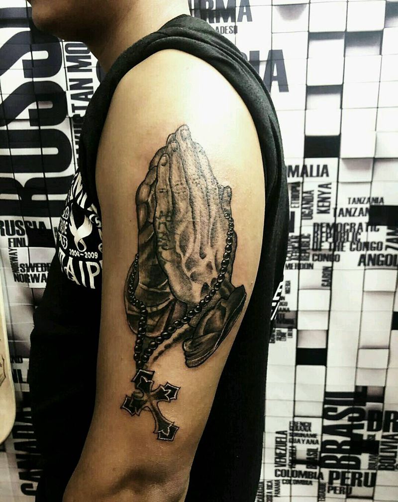 祈祷之手纹身图片_手臂纹身图案