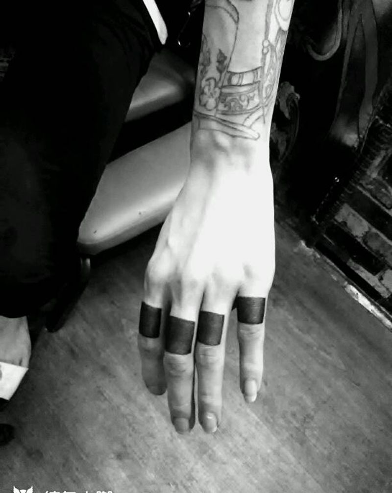 黑方块纹身图片