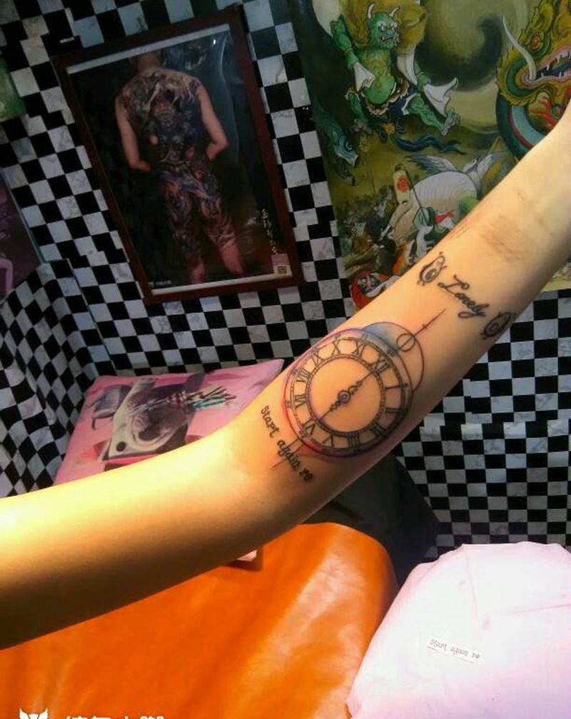 时钟纹身图片
