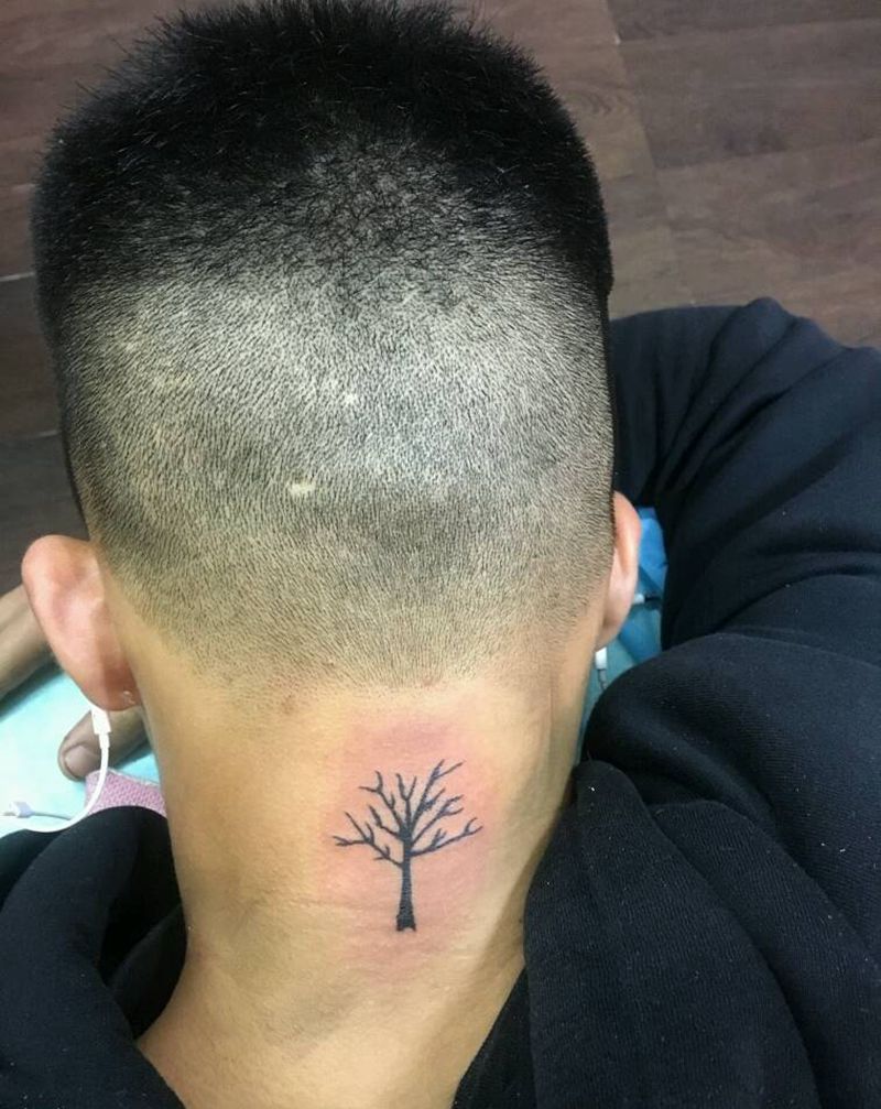 小树代表无忧无虑纹身图片