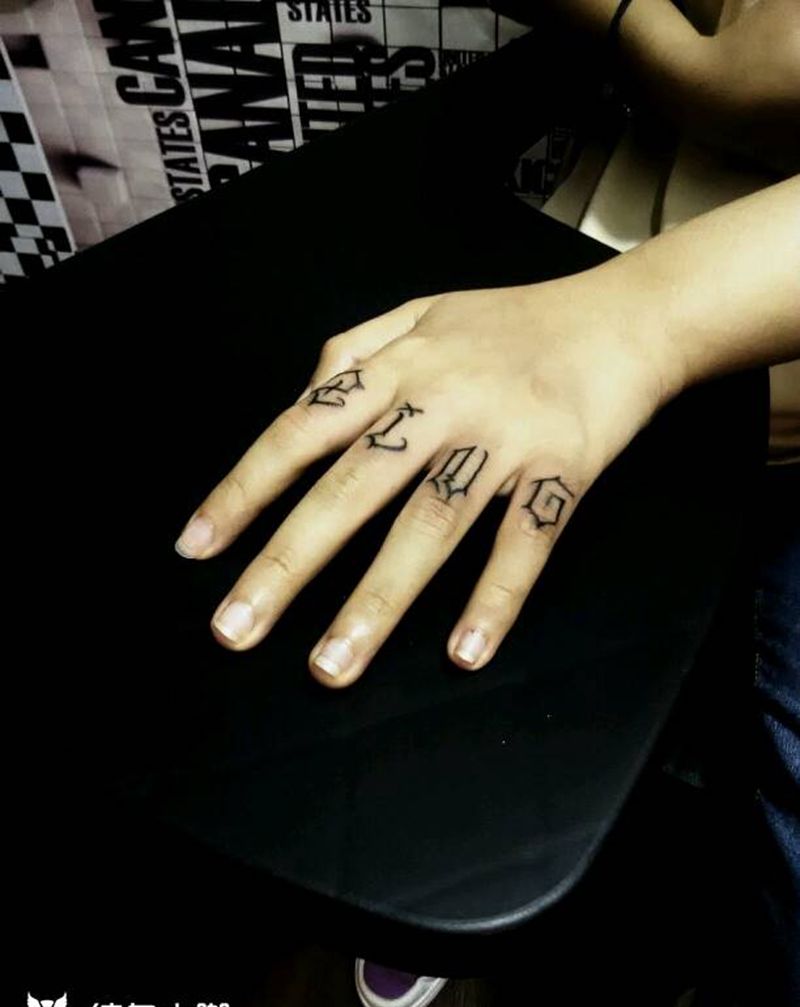 手指英文纹身图片_手部纹身图案