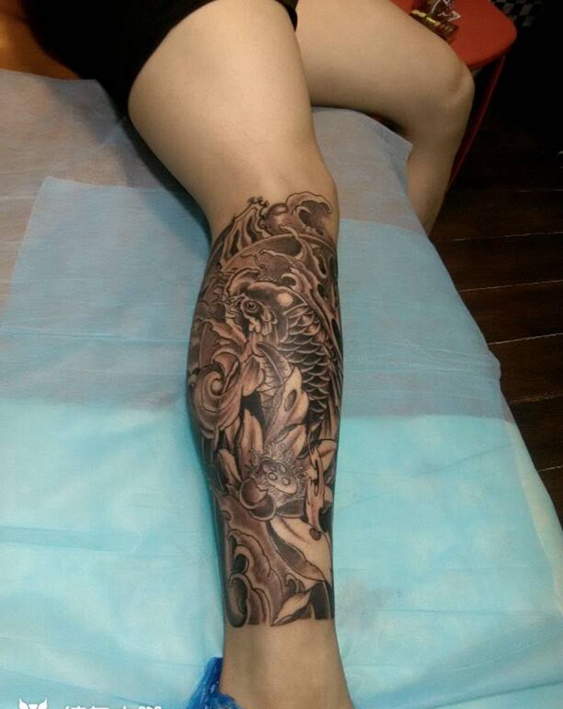 鲤鱼包小腿纹身图片_腿部纹身图案