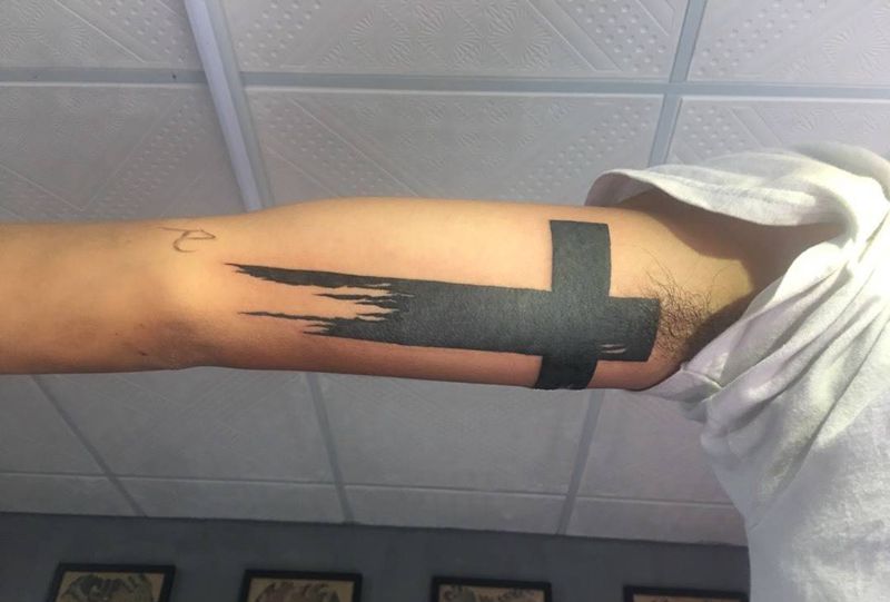 十字架纹身图片_成品手臂几何习俗图腾原创纹身图案