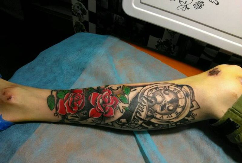 玫瑰时钟拯救不开心纹身图片